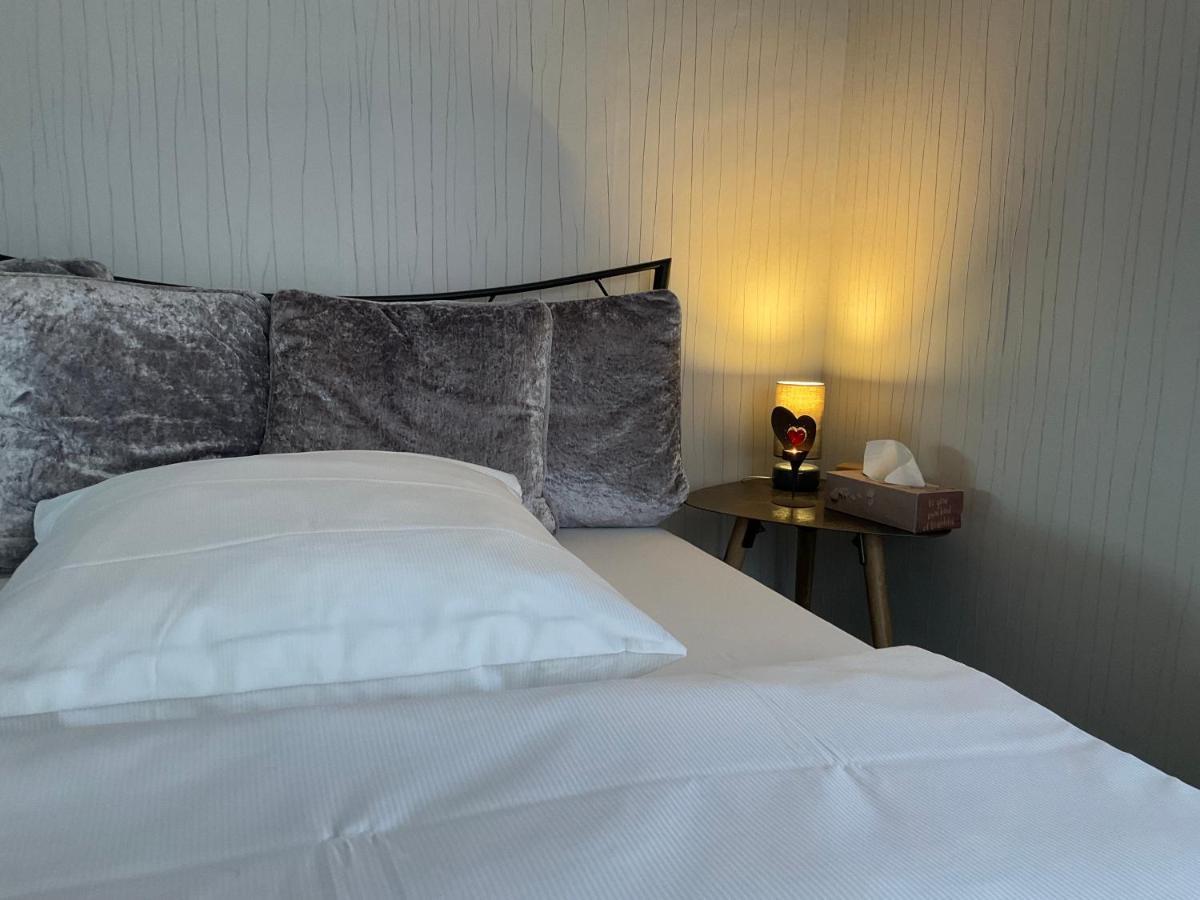 Privartzimmer 'Ausfahrt Freihalten' Husum  Eksteriør bilde