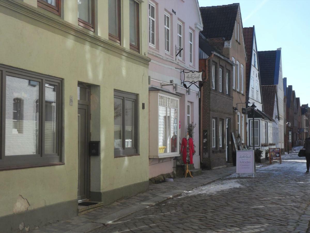 Privartzimmer 'Ausfahrt Freihalten' Husum  Eksteriør bilde