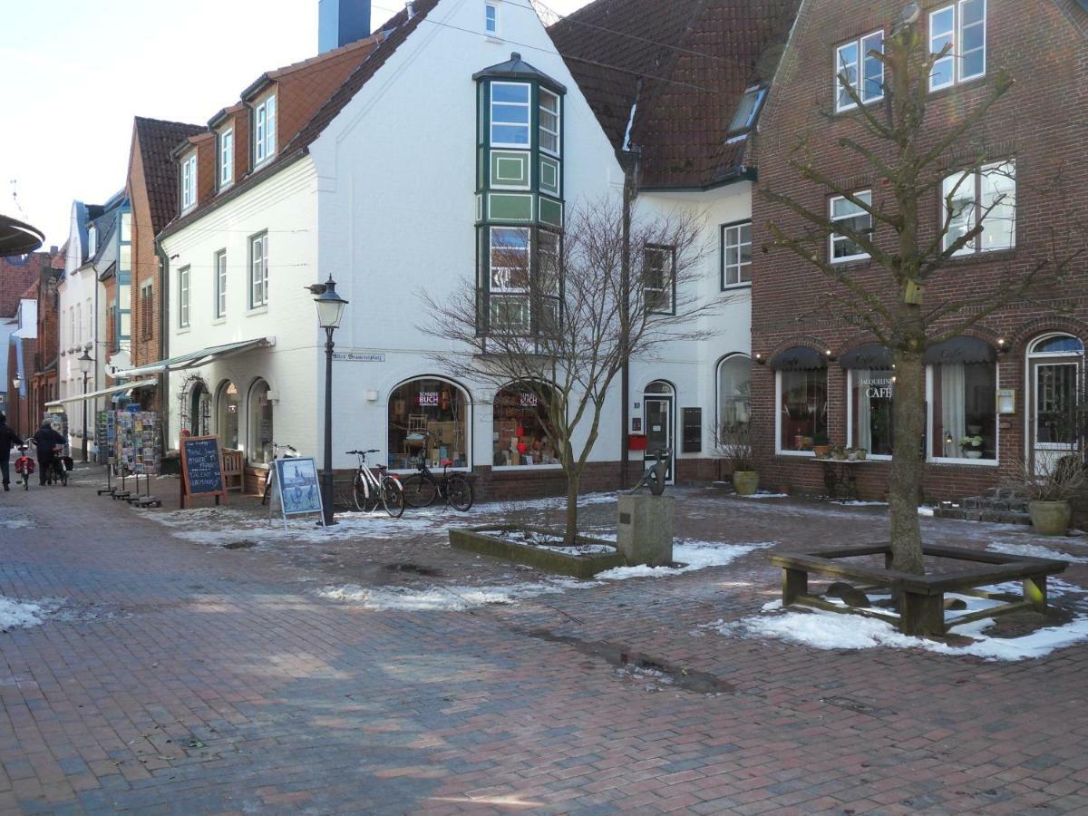 Privartzimmer 'Ausfahrt Freihalten' Husum  Eksteriør bilde